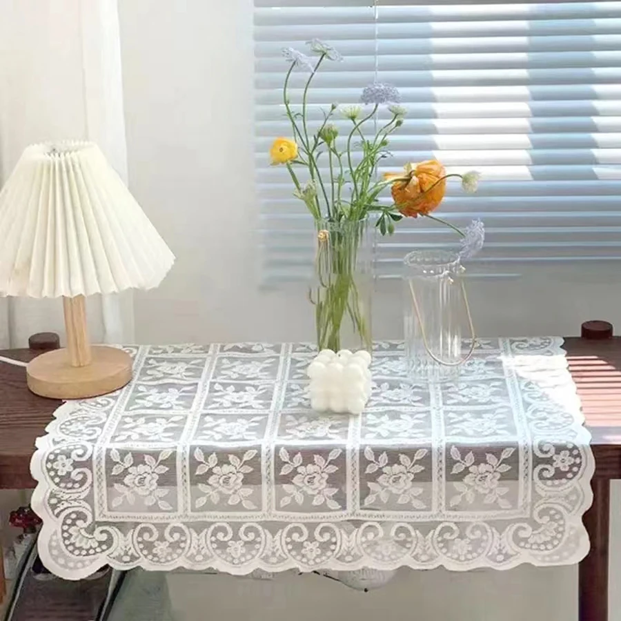 Eine antike bestickte Spitzentischdecke – einfarbige, elegante, quadratische Polyester-Tischdecke im koreanischen Stil mit Blumenmuster