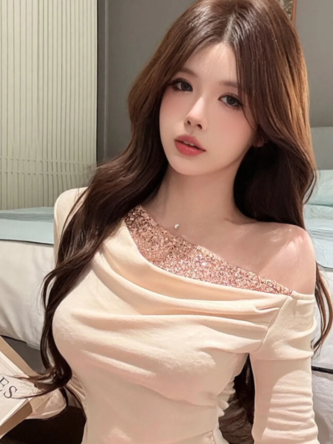 

Sexy Slim Fit Long Sleeve Shoulder Bared Sequin T Shirt Women's Autumn Winter Fashion Inner Wear Short Top Pure Desire Style