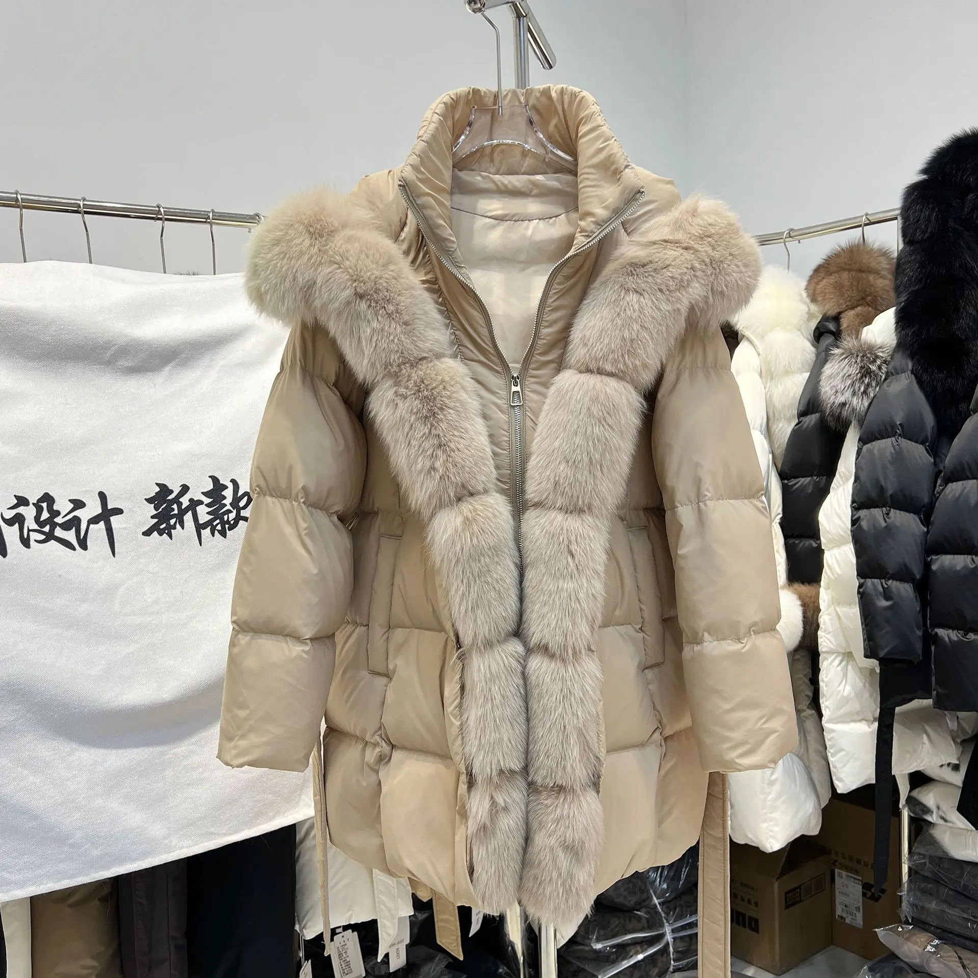 Chaqueta de plumas de ganso blanco para mujer, chaqueta acolchada con capucha de piel de zorro auténtica, abrigo de nieve acolchado medio largo grueso y cálido para invierno 2026