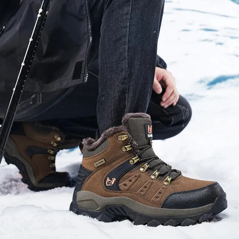 

2026 New couple high-top outdoor hiking shoes trekking shoes and casual sports shoes Snow Couple boots men sneakers