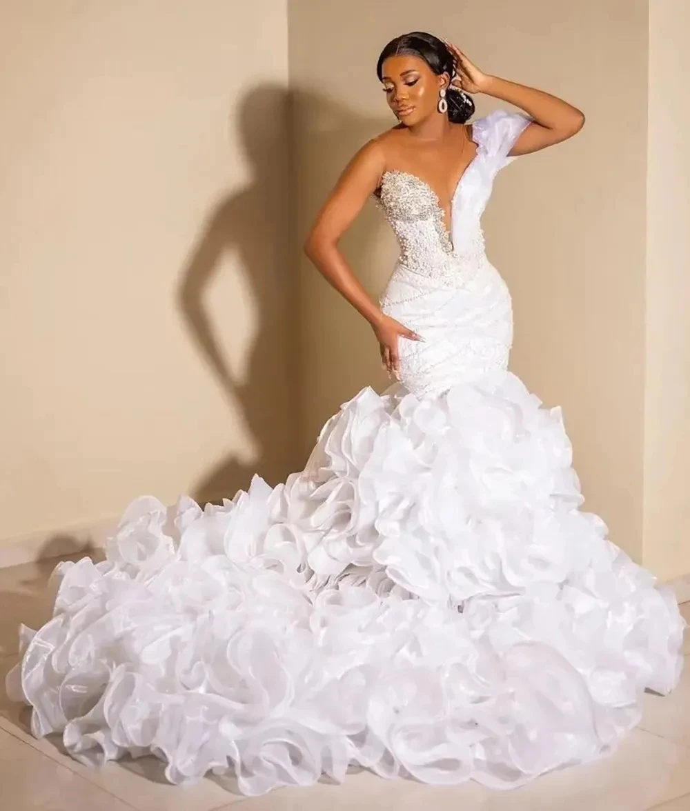 

2025 African Mermaid Wedding Dress Sheer Neck Beaded Pearls Lace Ruffles Train Organza Bride Bridal Gowns Vestido De Noiva