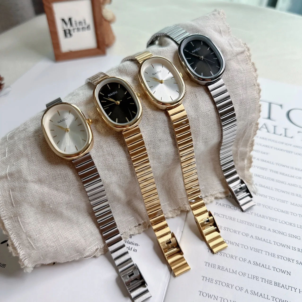

Women Quartz Watch Luxury Oval Shaped Fashion Mini Case Small Roman Numeral Dial Female Full Metal Band Watches Niche Wristwatch