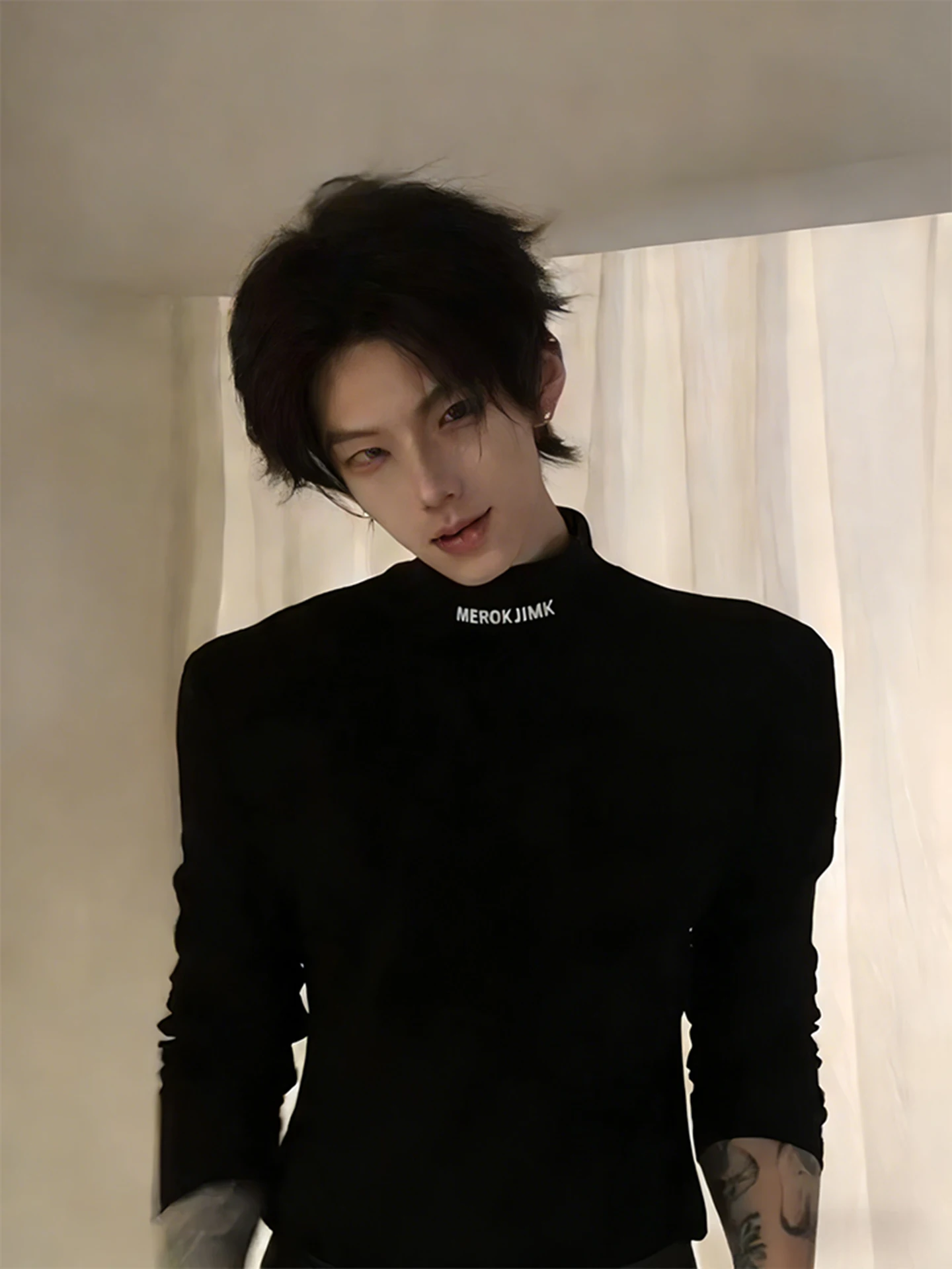 T-shirt thermique long pour homme à lettres blanches, doublé pour l'hiver, coupe ajustée, épaules appropriées, couche de base appropriée