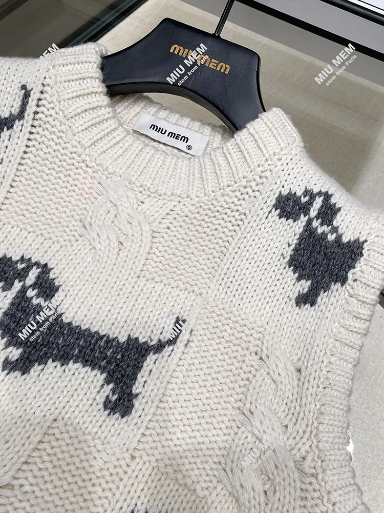 고급 여성 니트 조끼 탑 프린트 디자인 가을 대학 스타일 패셔너블 편안한 핏 레귤러 슬림 라운드 넥