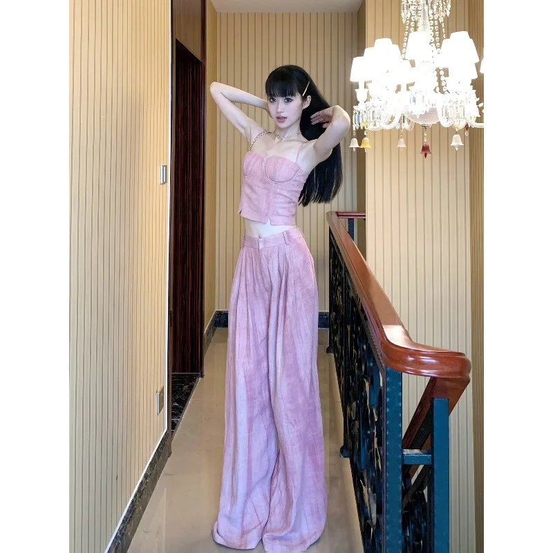 

Модный трендовый комплект для девушек: розовый регулируемый топ-камизоль с одним вырезом и удобные повседневные брюки с высокой талией и широкими штанинами, летний комплект из двух предметов.