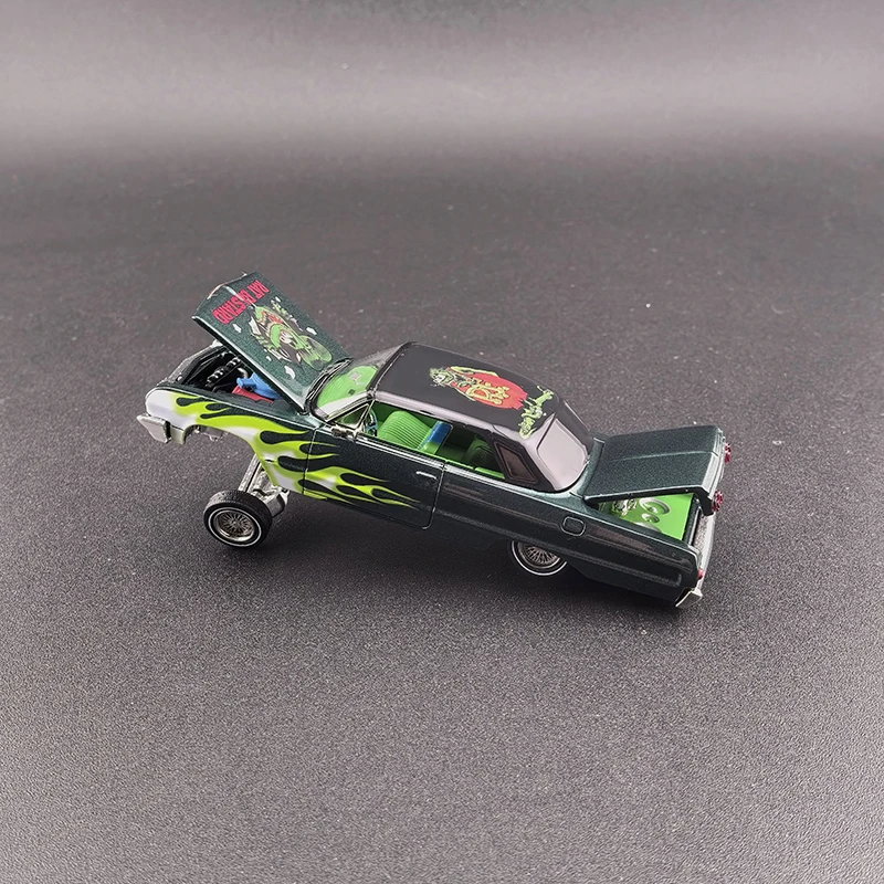 

Модель автомобиля Impala в масштабе 1:64 из сплава, коллекционная, для демонстрации, игрушка, подарок, сувенир