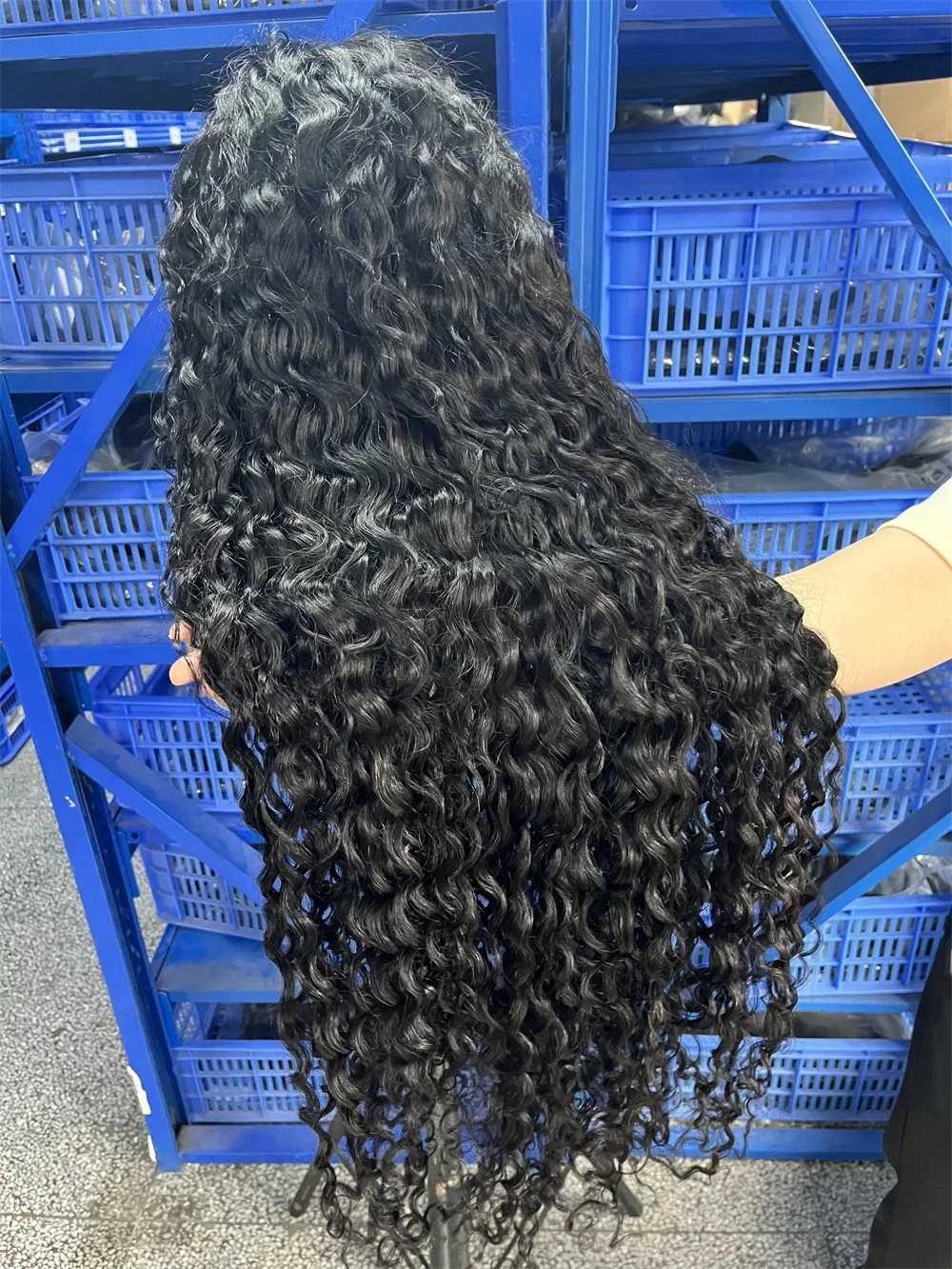 250% vorgeschnittene Loose Deep Wave Frontal Perücken 7x5 13x4, kleberlose Echthaarperücke, sofort tragbar, 13x4 13x6 Water Curly HD Lace Front Perücken, vorgezupft, 30-36 Zoll, unbehandelte Echthaarperücken für Frauen, gebleichte Knoten, im Angebot. – Detail 3