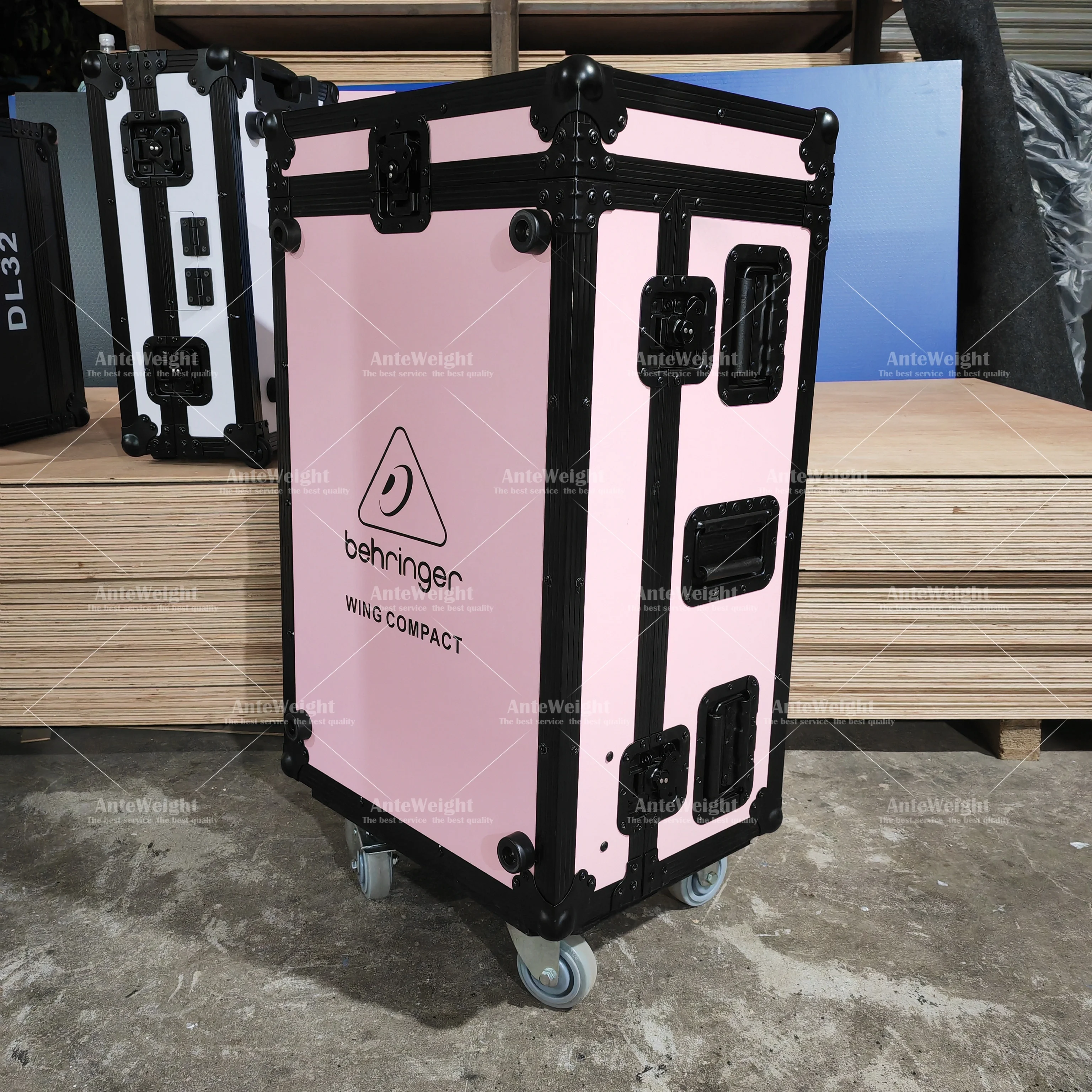 Custom-made three-compartment flight case for the Behringer Wing Compact