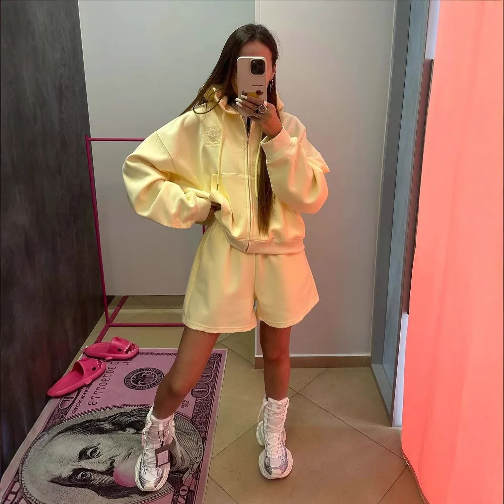 

Soft and stylish hooded casual knitted suit women's autumn and winter new hoodie cardigan jacket wide leg shorts two-piece set