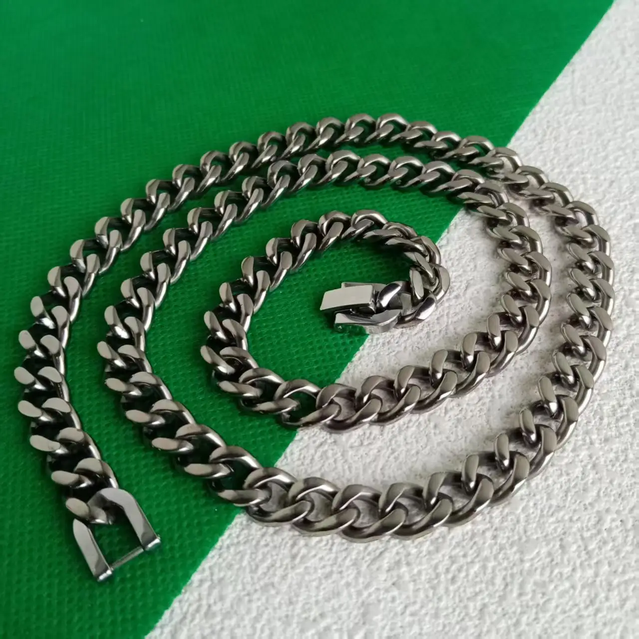 9.5mm Unisex Pure Titanium Cuban Chain: Lightweight Armor for Modern Icons