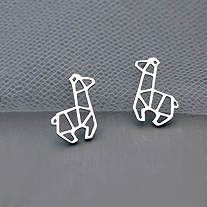 Cute Giraffe Stud Earrings for Women 2024 Cool Metal Korean Earrings OL 2000s Aesthetic Jewelry Party Favors