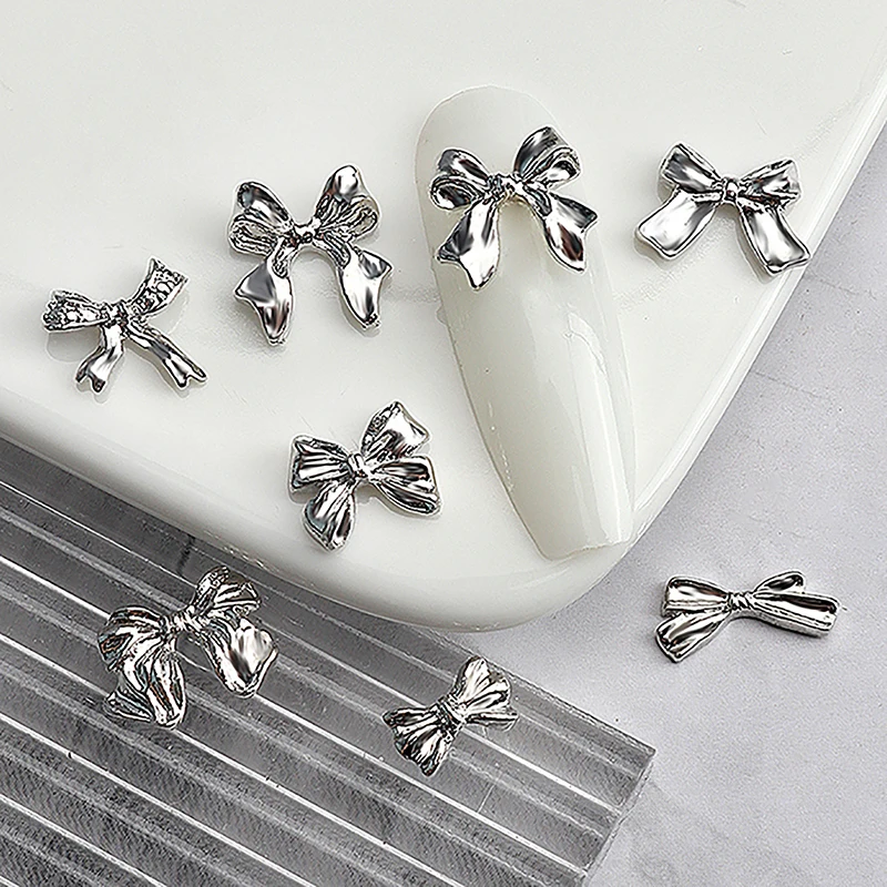 10 szt. Karuzeli do paznokci Bowknot Metal 3D ozdoby do paznokci srebrzysty akcesoria ze stopów Manicure Rhinestone diamentowa biżuteria Salon artystyczny do paznokci