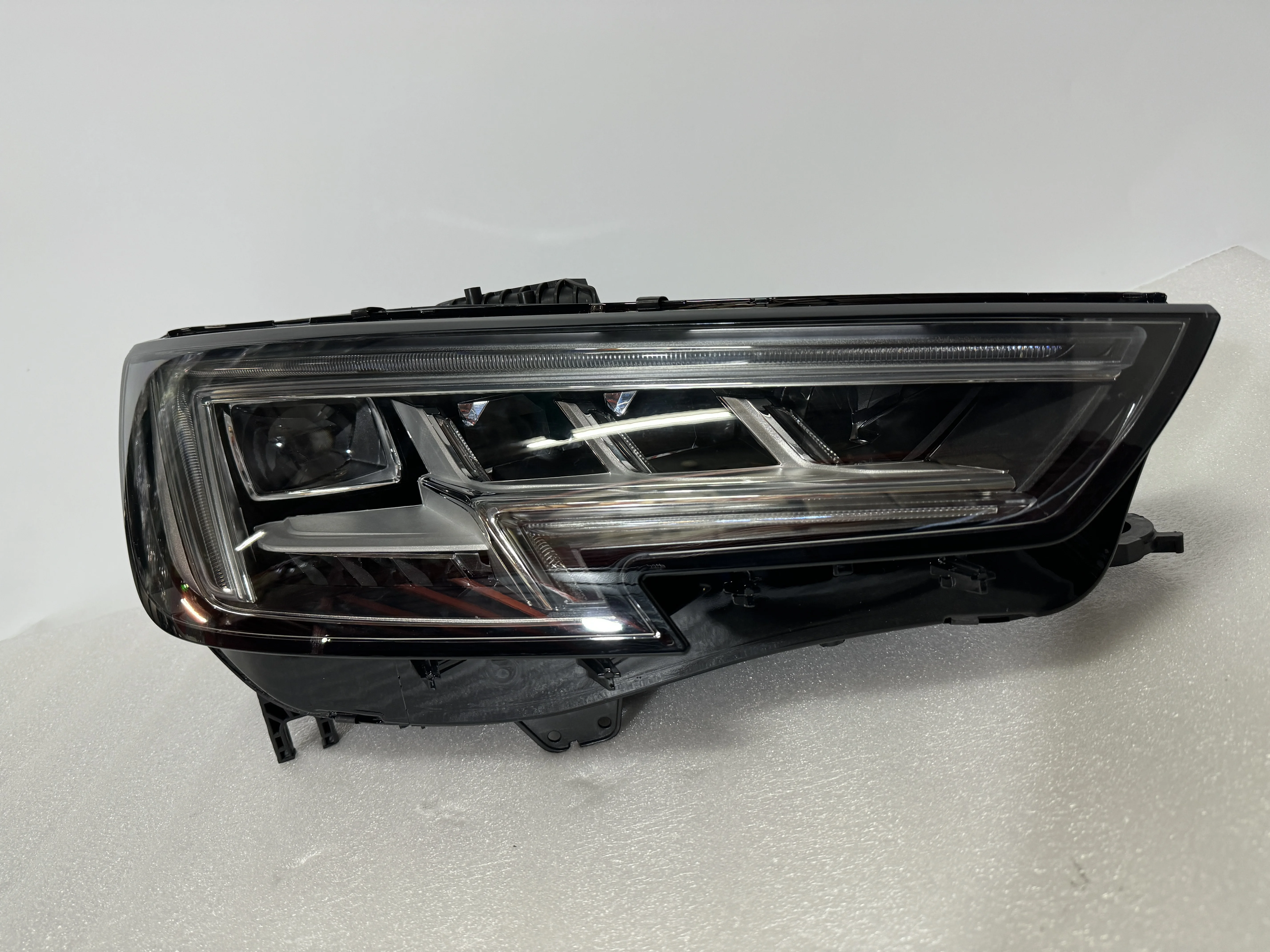 Fit For Audi S4 Headlight 2017-2020 Audi A4 B9 Headlight Audi RS4 Matrix LED Headlamp Assembly High Configuration Plug And Play