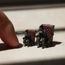 King Toys 1/64 1/87 1/43 Figurines Scale Model Resin Sofa Man Nakai Kai Dioramas Diecast Miniature Collection