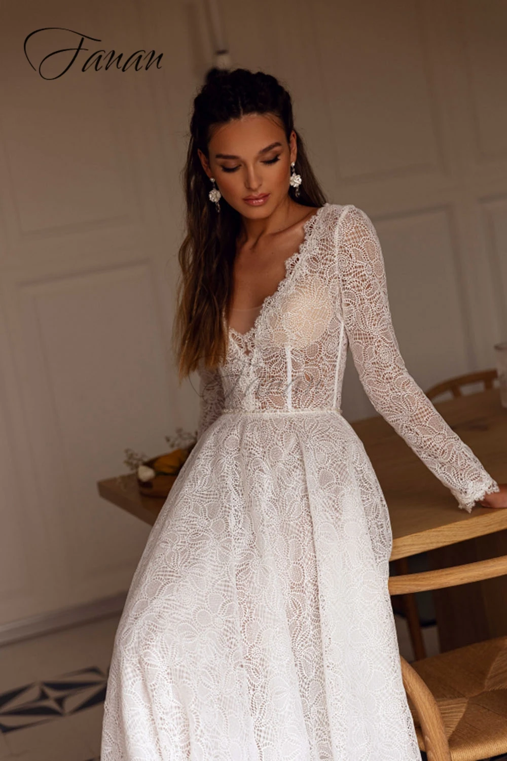 Long Sleeve Illusion Lace Sexy V Neck Bride Gown A-line Tulle  Backless Wedding Dresses for Women فستان حفلات الزفاف