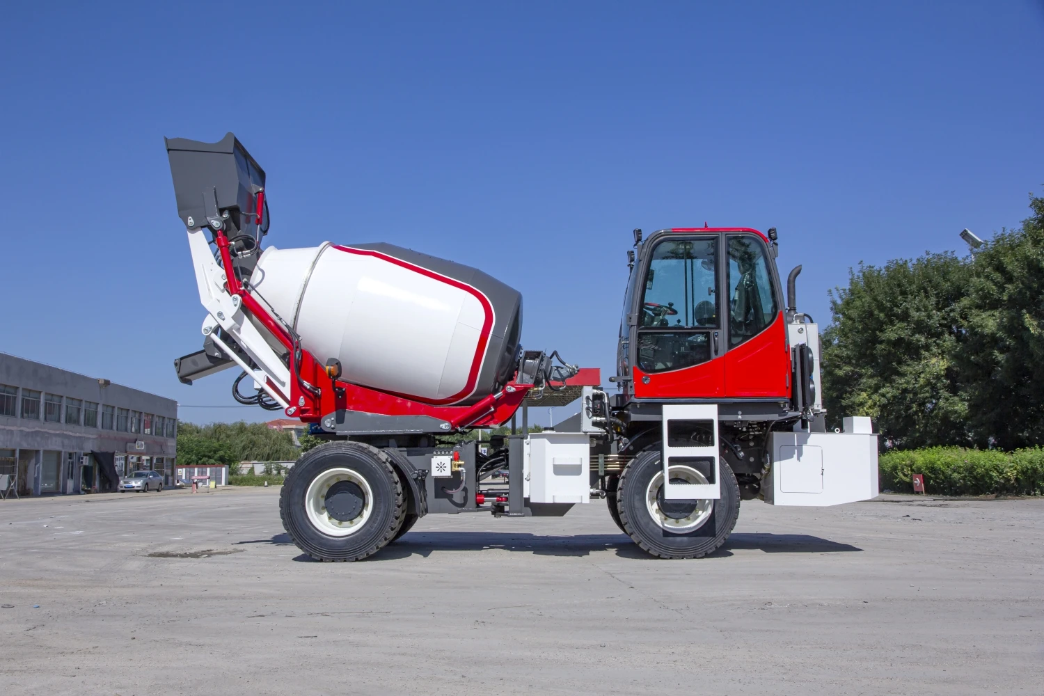 Truk Mixer Beton Otomatis 4m3 Baru dari Cina dengan Mesin Inti, Bearing & Gearbox untuk Penggunaan Konstruksi