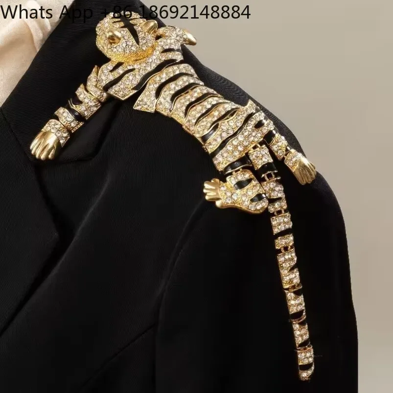 

Zinc alloy rhinestone medieval tiger brooch heavy industry inlaid with diamond corsage