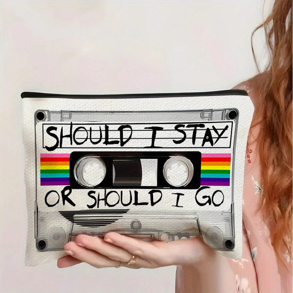Doppelseitige Retro-Kassetten-Make-up-Tasche mit „Should I Stay or Should I Go“-Aufdruck – Vintage-Kosmetiktasche mit Reißverschluss – Detail 2
