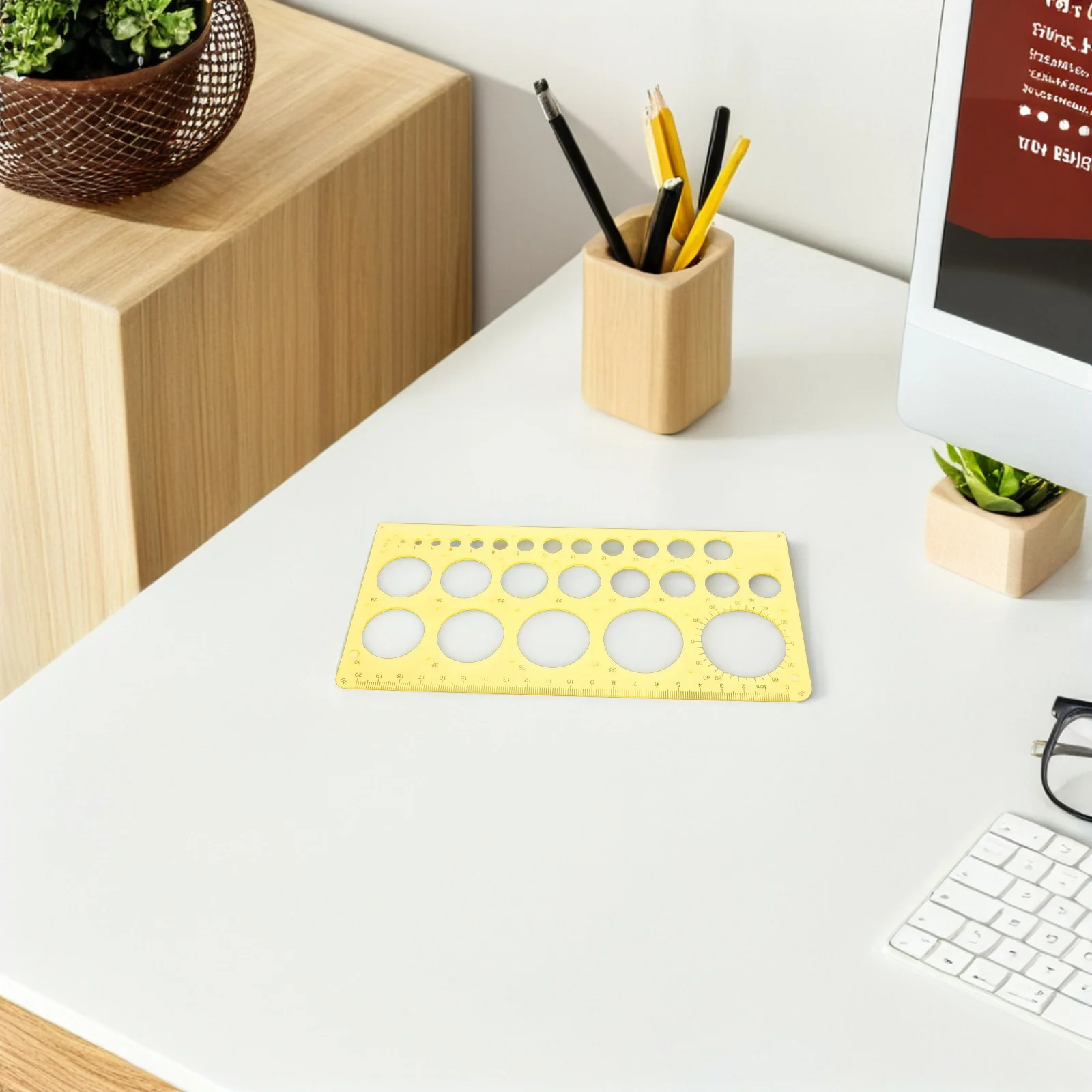 

Circle Stencil Plastic Circle Template Yellow Multi-Function Drawing Stencil for Architects Electricians Designers