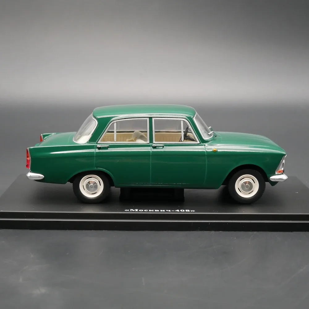 1:24 Scale Moskvich 408 Alloy Car Model Collection Ornaments