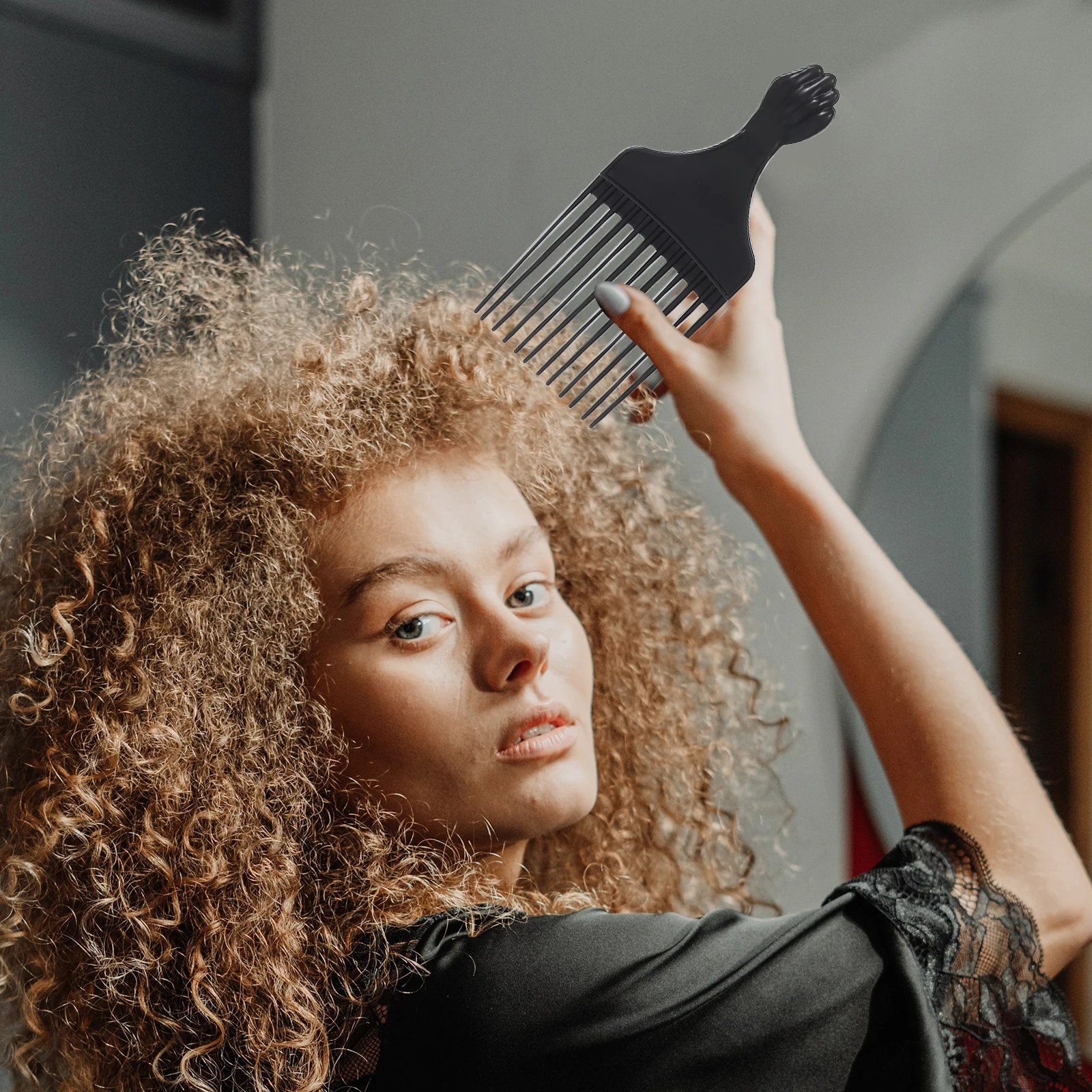 

4pcs Hair Combs Picks for Men Curly Afro Hair Styling Highlight Safe Grip Easy Use Portable Home Salon Barber Shop