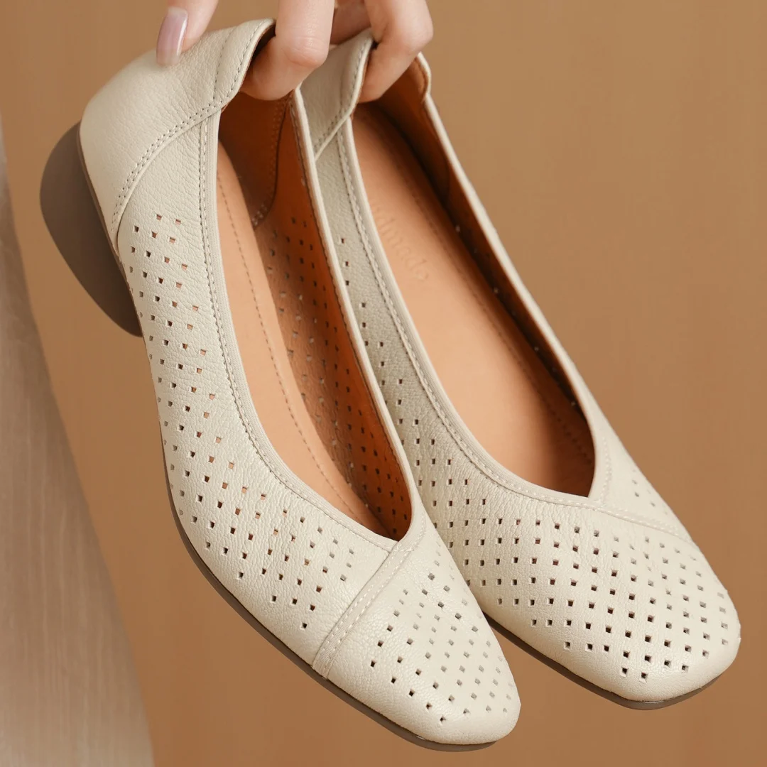 

Женские туфли-слипоны danxuefei из овчины с вырезами, квадратным носком, низким каблуком 3 см, повседневные, высококачественные, мягкие и удобные.