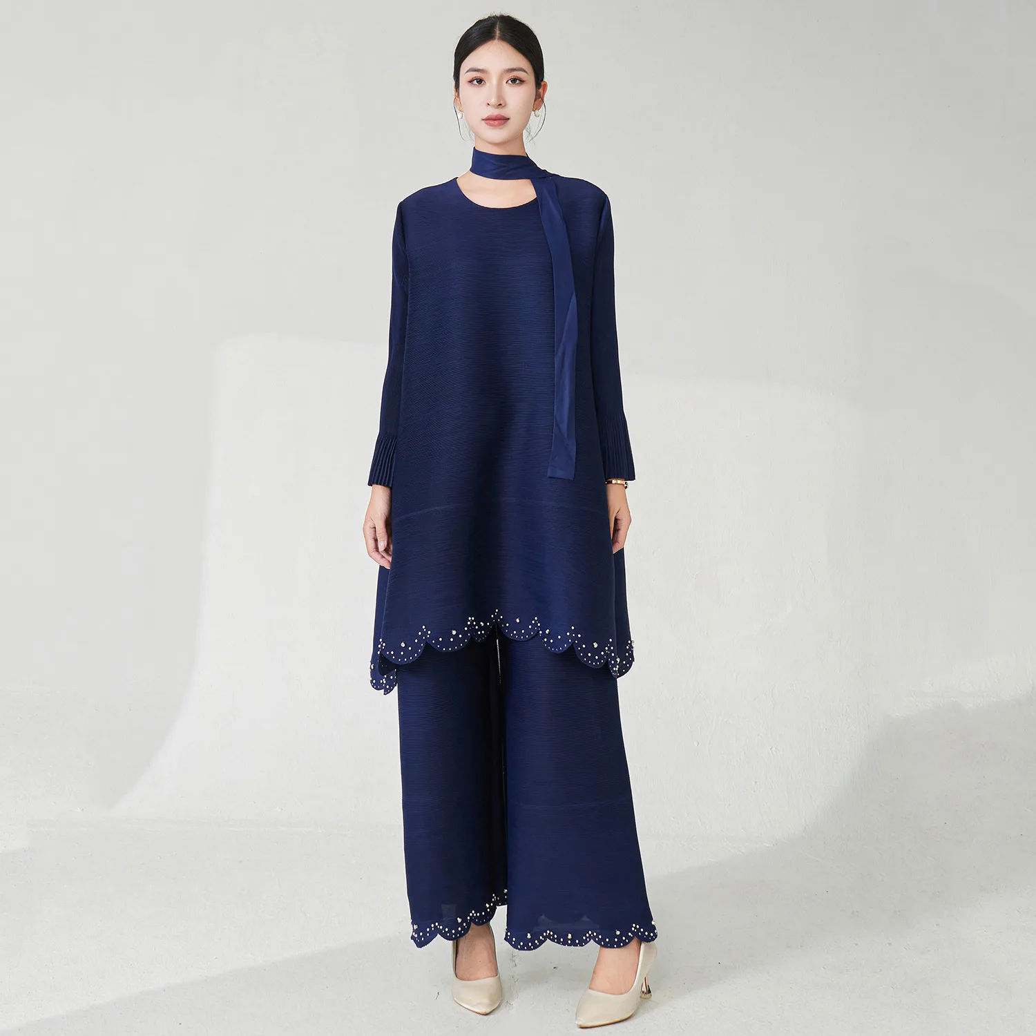 

Комплект из двух предметов Miyake: удлиненный топ и брюки, свободный крой, большие размеры, стройнящий эффект, с завязками на талии, модная женская одежда, весна/лето.