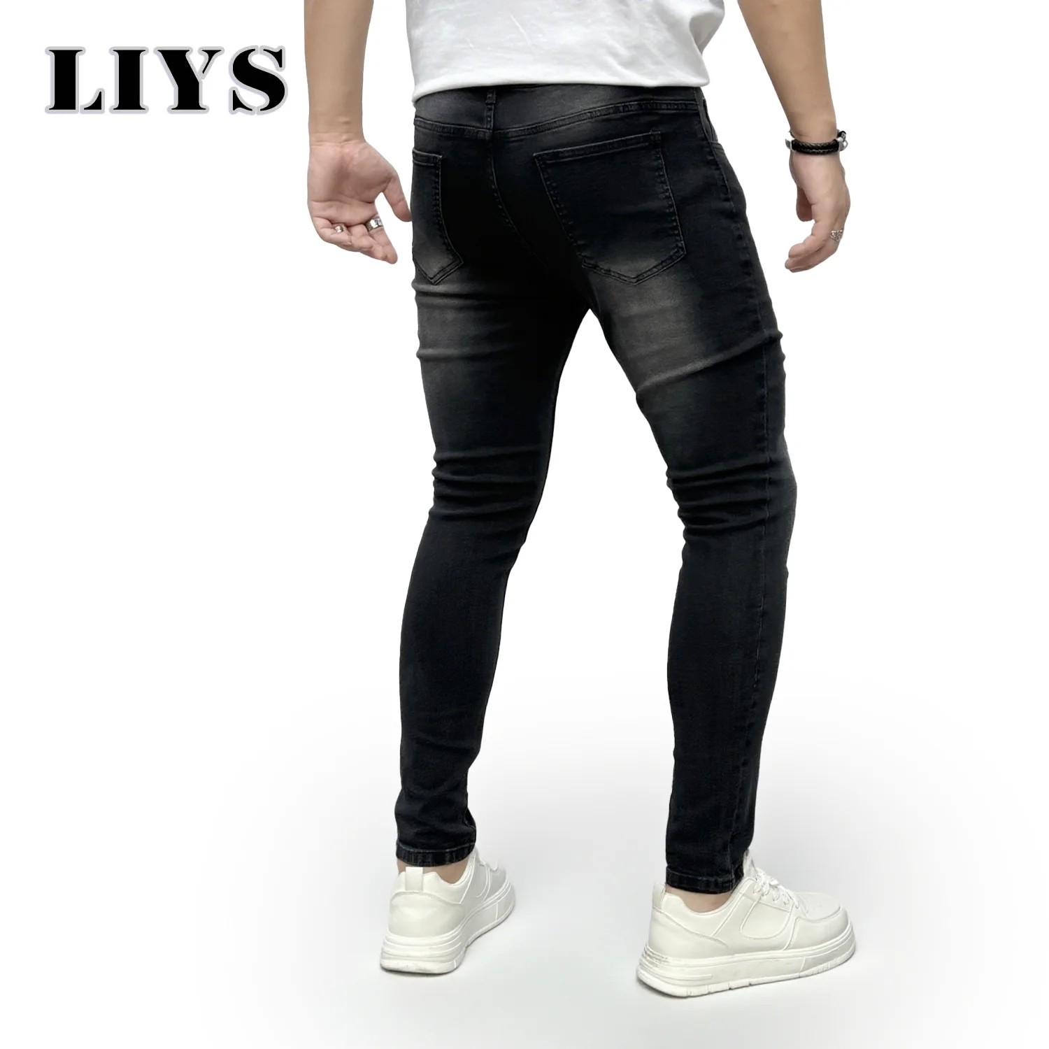 جينز ضيق للرجال في منتصف الليل من Summer Men's Jet Black Fade مع مقاس حضري أنيق مصمم للرجل الحديث المليء بمحور الموضة
