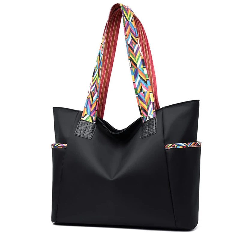 Taschen im neutralen Stil eignen sich für den täglichen Pendelverkehr und zum Arbeiten. Sie kommen in Einzelschulter- und Handstil. – Detail 4