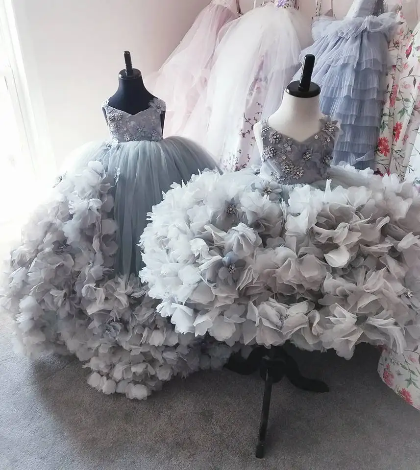 Abiti da ragazza di fiore grigio con volant per abiti da ballo per feste di nozze abito da prima comunione in Tulle al pavimento