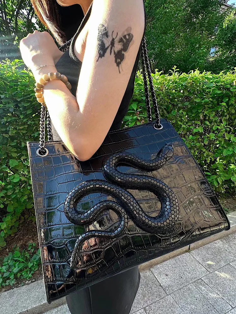 Original Design of Dark Punk Three-dimensional Snake Underarm Hand-held Tote Bag Crocodile Skin Crossbody Bags for Women