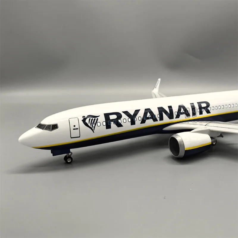 B737-800 Airplanes RYANAIR Airline 1:85 Scale Aircraft Model With Base Landing Gears Resin Miniature Plane For Collection