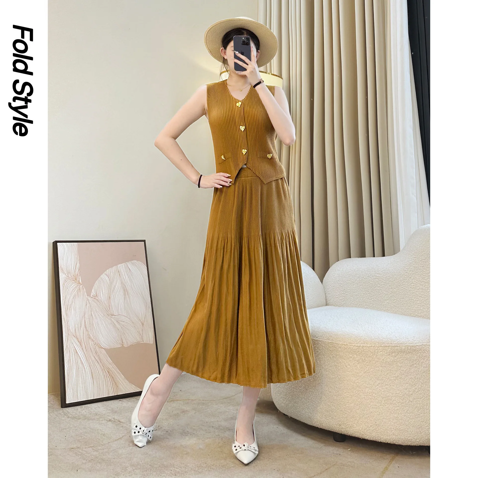 

Miyake Pleated Loose Fish Scale Pleated Suit Vest + Long Pleated Skirt Fashion Temperament Two-piece Set Women's Clothing