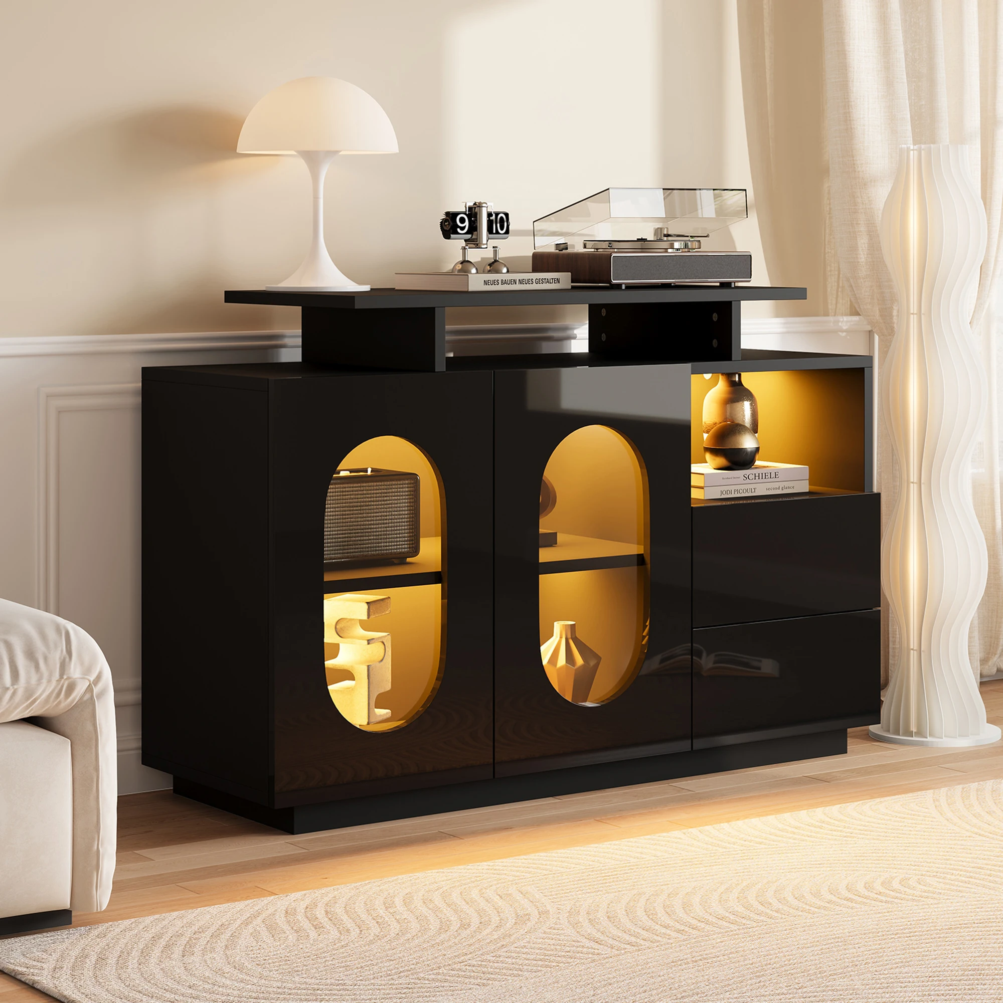 Aparador Moderno KOMHTOM Negro con LED, Frente de Alto Brillo, Puertas de Vidrio Ovaladas Elegantes y Amplio Almacenamiento Práctico