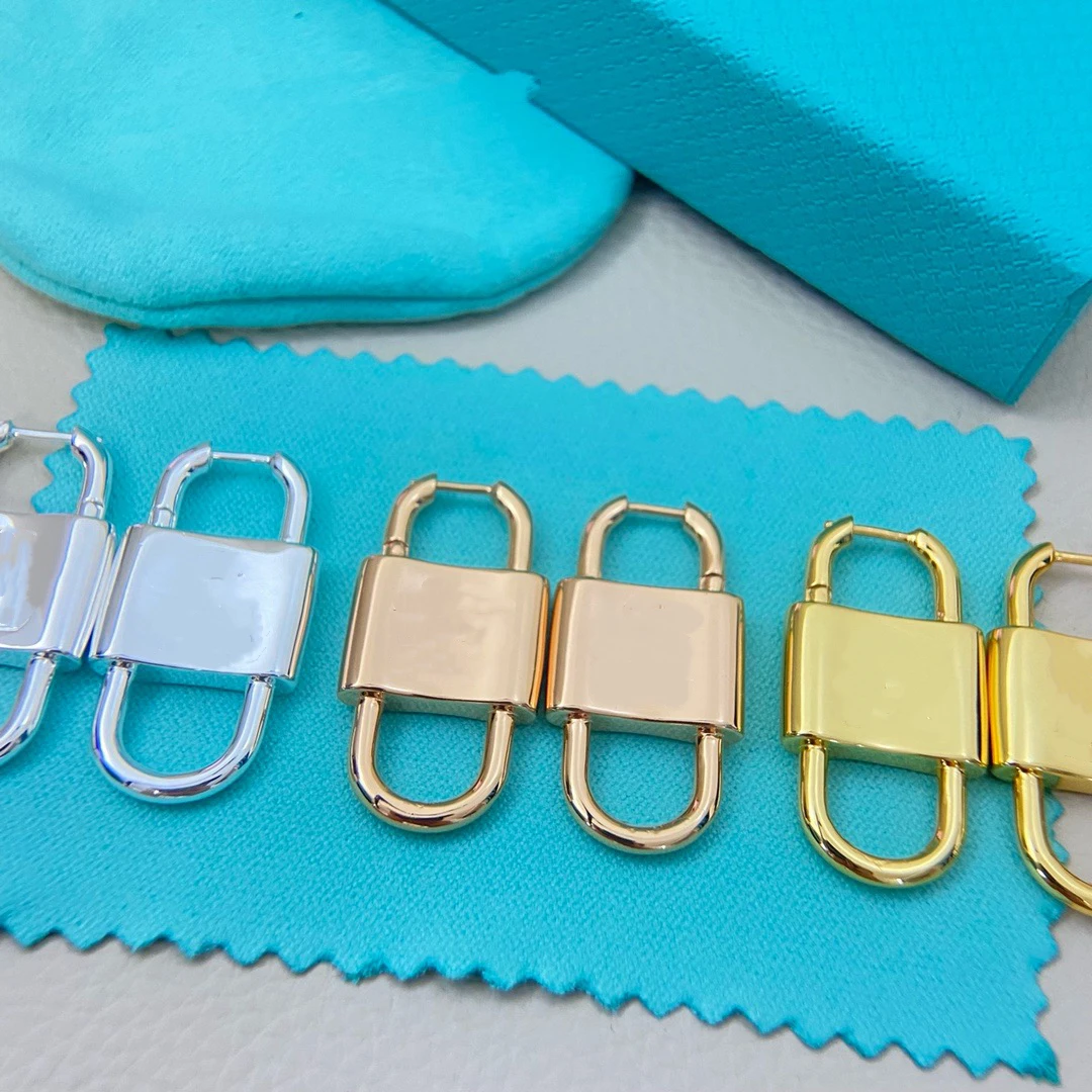 

The 2025 new Tijia 1837 lockhead earrings for women are simple, fashionable, versatile and feature a light luxury design. They a