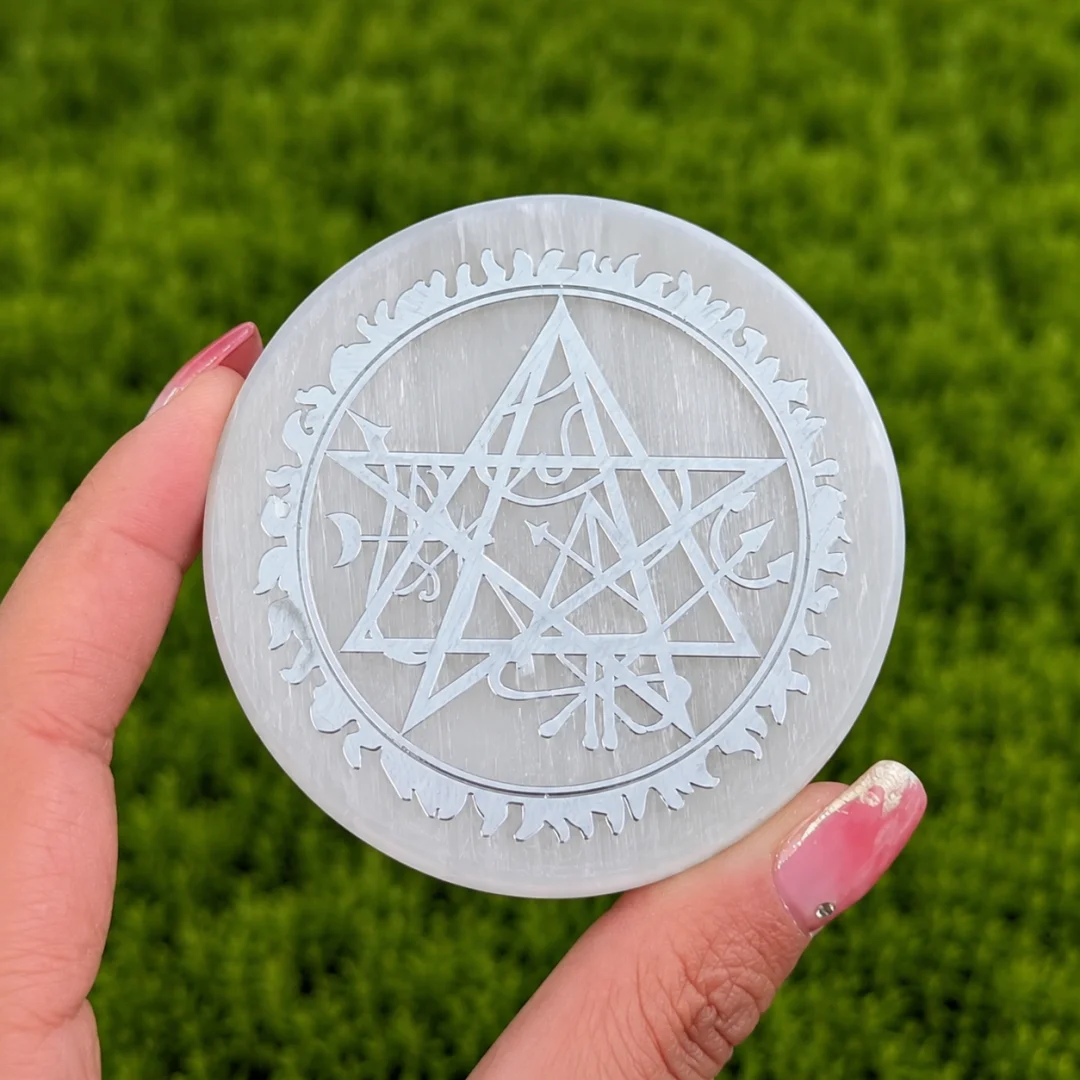 Natural Selenite Round Charging Plate Sigil Pentagram Mystical Symbol Crystal Slice Meditation Altar Home Decor Stone