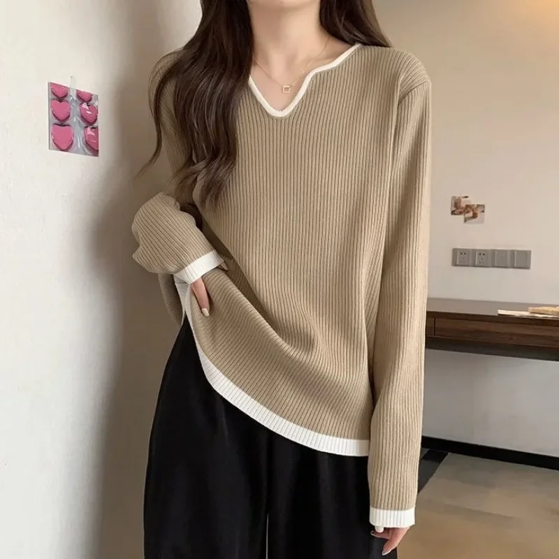 Long Sleeved Bottom T-shirt for Women in SpringAutumnand WinterPaired with New Loose and Slimming Oversized Clothes for Women