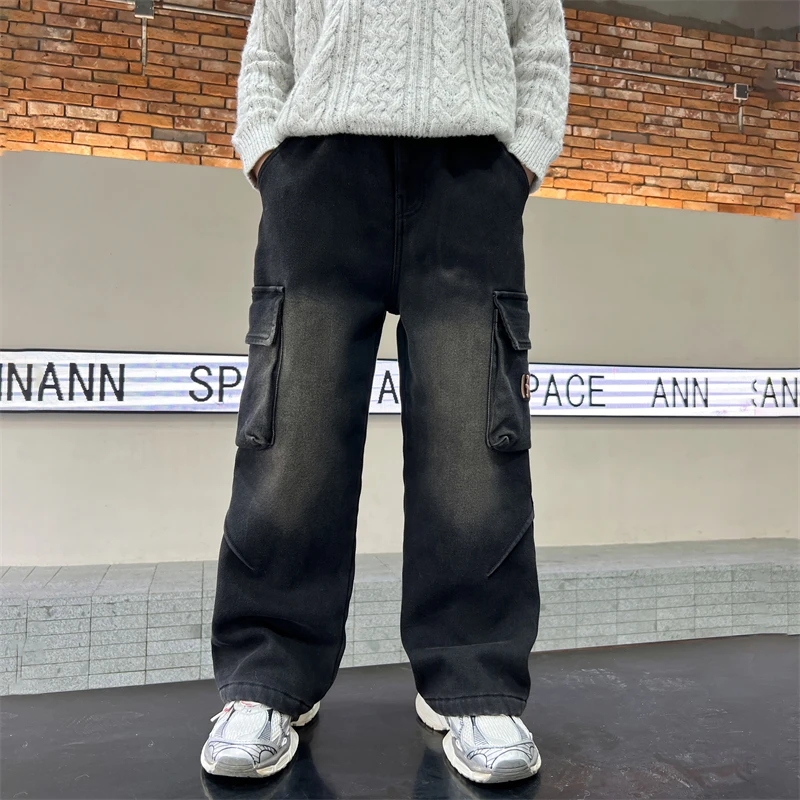 

Светлые прямые свободные джинсовые брюки-карго для мальчиков с вышитыми надписями на карманах, модные и универсальные