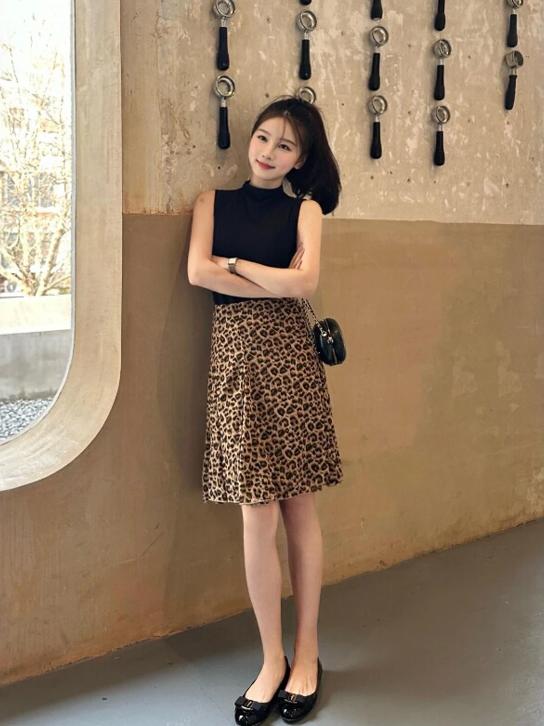 

Retro Ladylike Leopard Print Halter Neck Top And Skirt Two Piece Set Elegant Summer Fashion Ensemble for Young Women