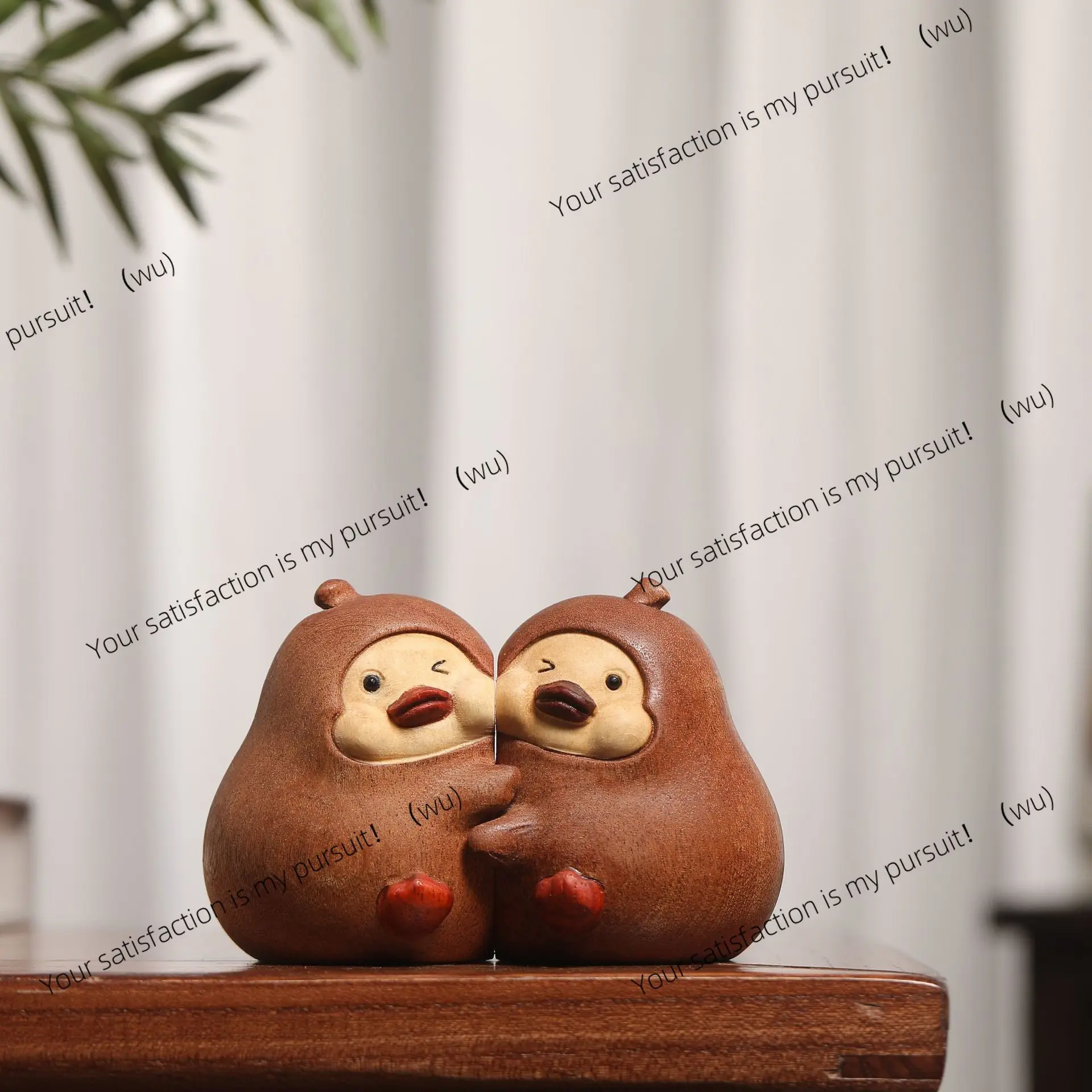 Ebony hug pear ornament cute creative gift solid wood engraving never separates tabletop ornament