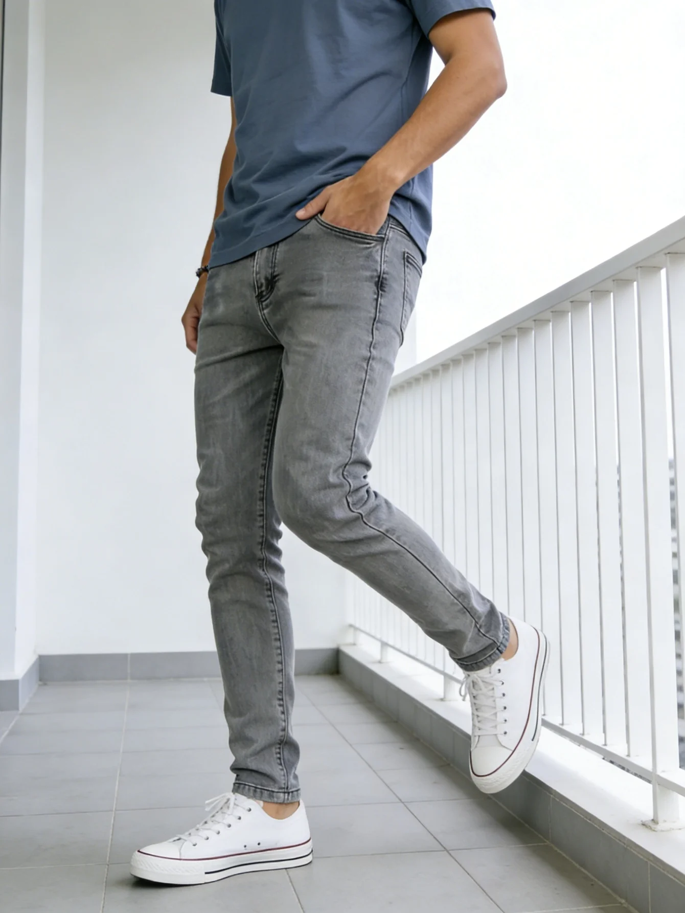 

Облегающие серые джинсы Slim Fit для мужчин, оригинальные унисекс-брюки в стиле Y2K, повседневные джинсовые штаны. Аксессуары и ремни в комплект не входят.