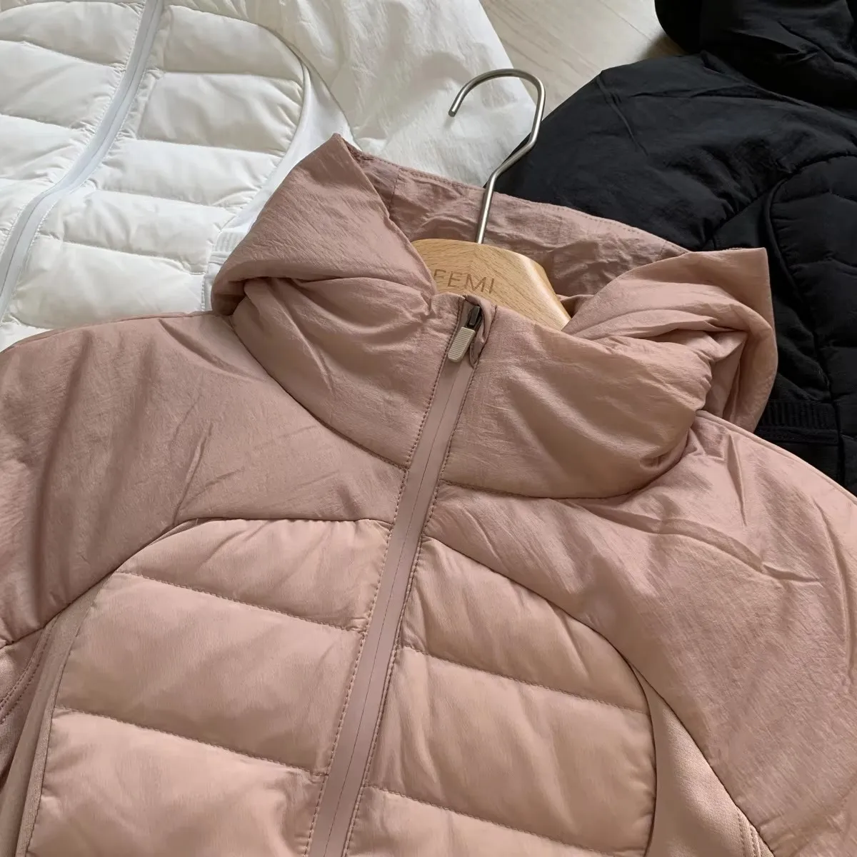 Women's Ultra Light Down Jacket 90% White Duck Down Female Slim Fit Down Yoga LuluTrendy Portable Hoodie Outwear Coats J01