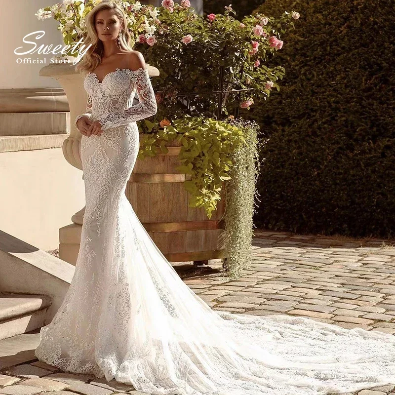 

Graceful Mermaid Wedding Dress Embroidered Lace On Net With Slim-Line Ball Gown Sweetheart V-Neck Fullsleeve Bride Customized