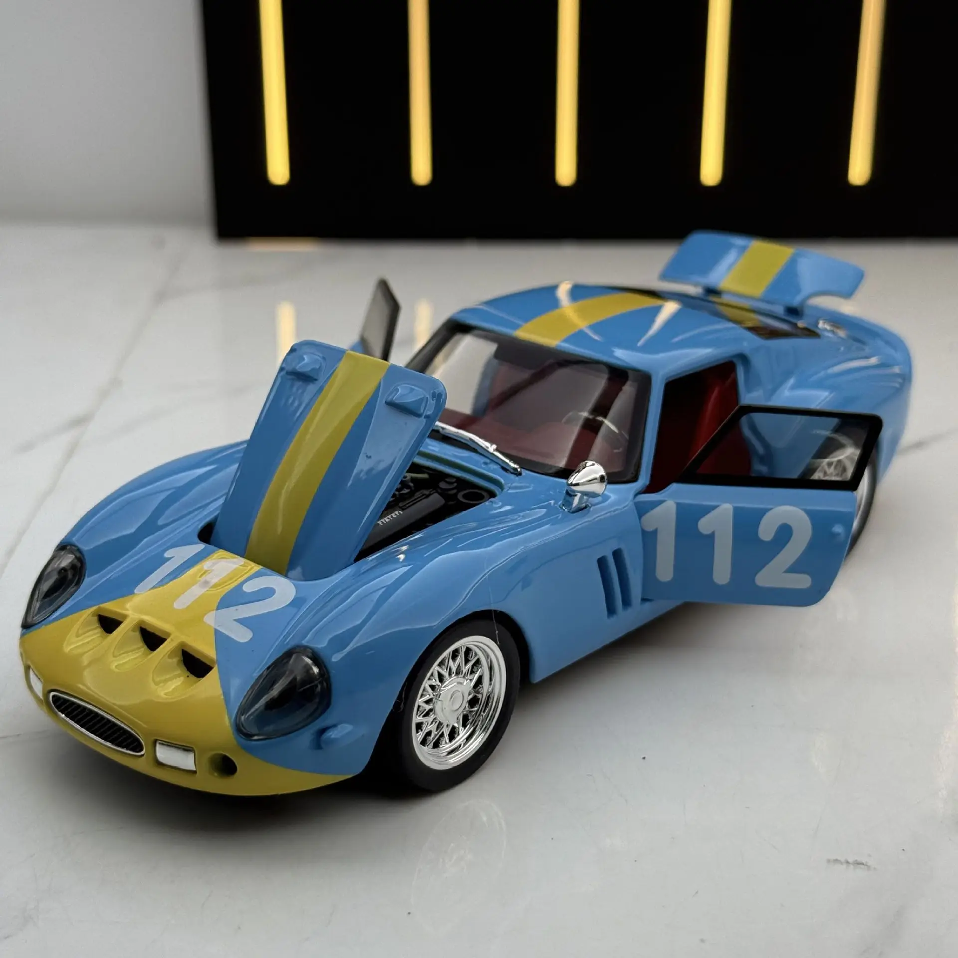Modelo de coche deportivo 1:32 250 GTO, juguete de Metal fundido a presión, simulación de sonido y luz en miniatura, vehículo coleccionable, regalos para niños