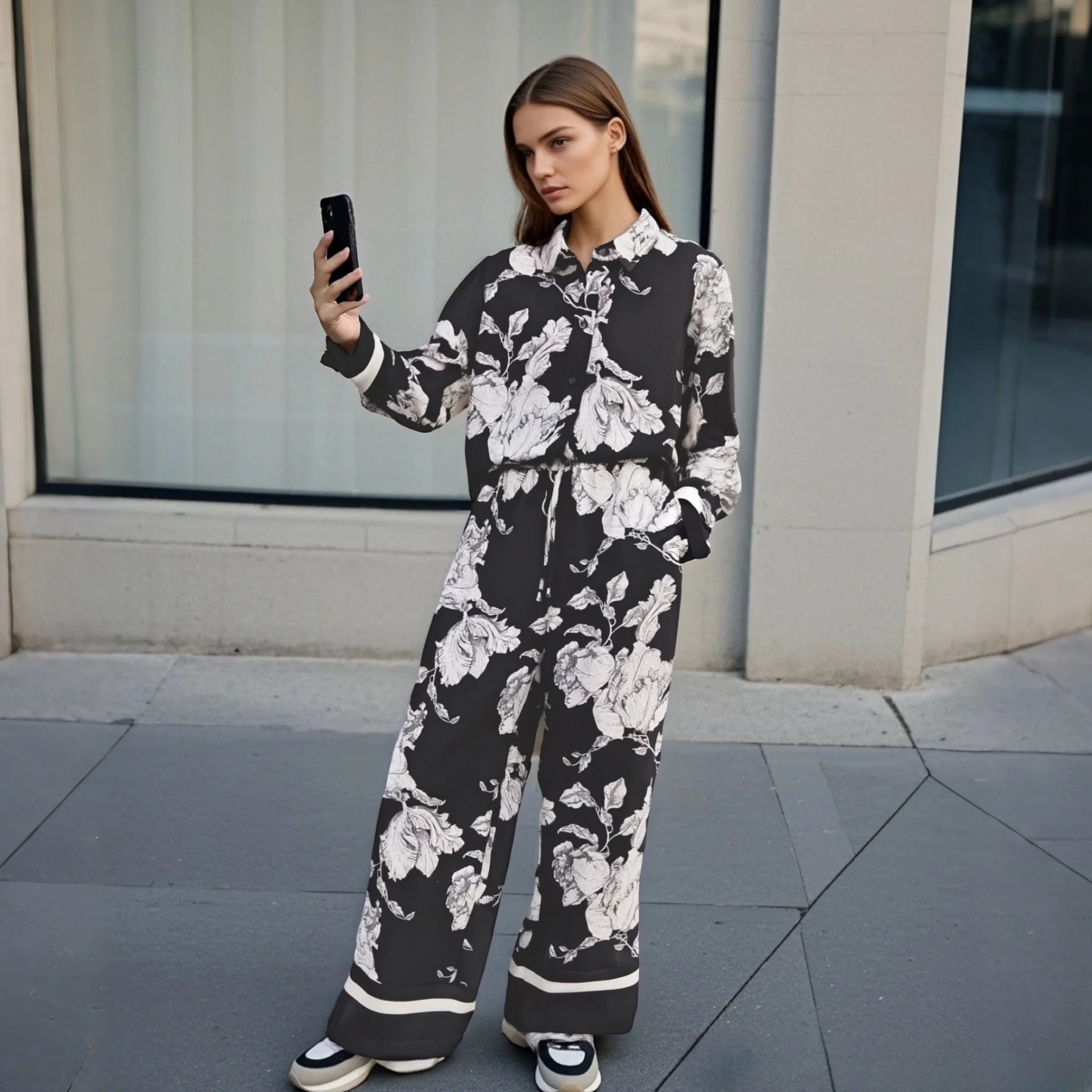 

PB&ZA 2025: женская рубашка с длинными рукавами и широкие брюки с цветочным принтом. Стильный и удобный комплект на весну и лето.