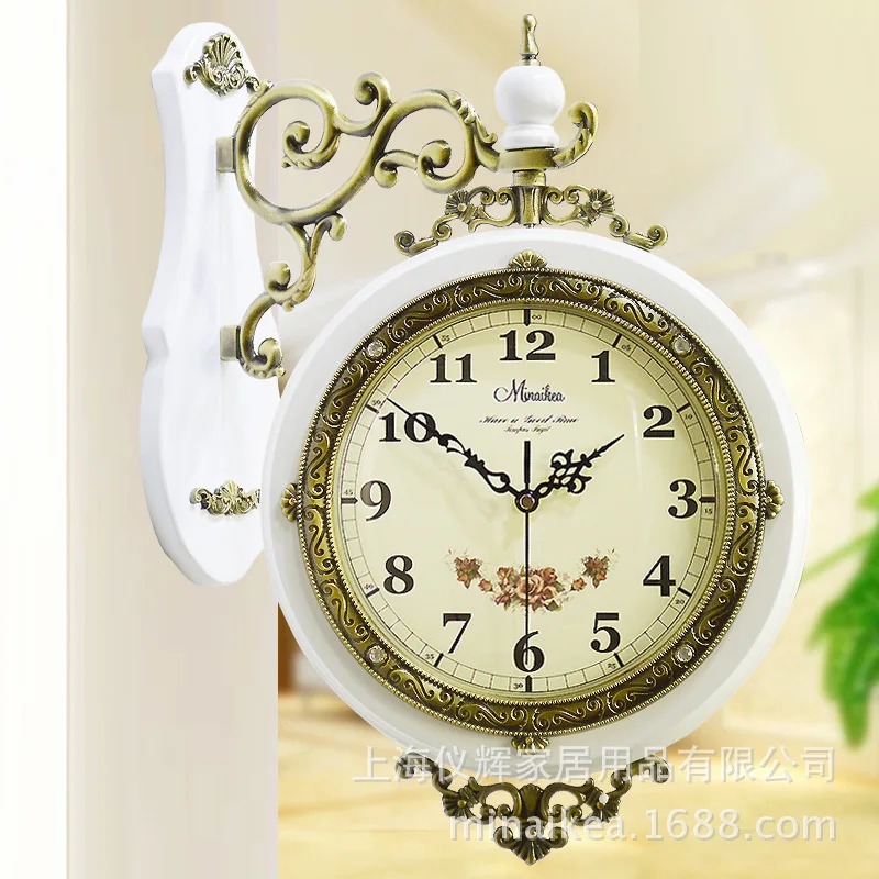 European solid wood double-sided wall clock, creative living room antique clock, silent scanning electronic clock quartz clock