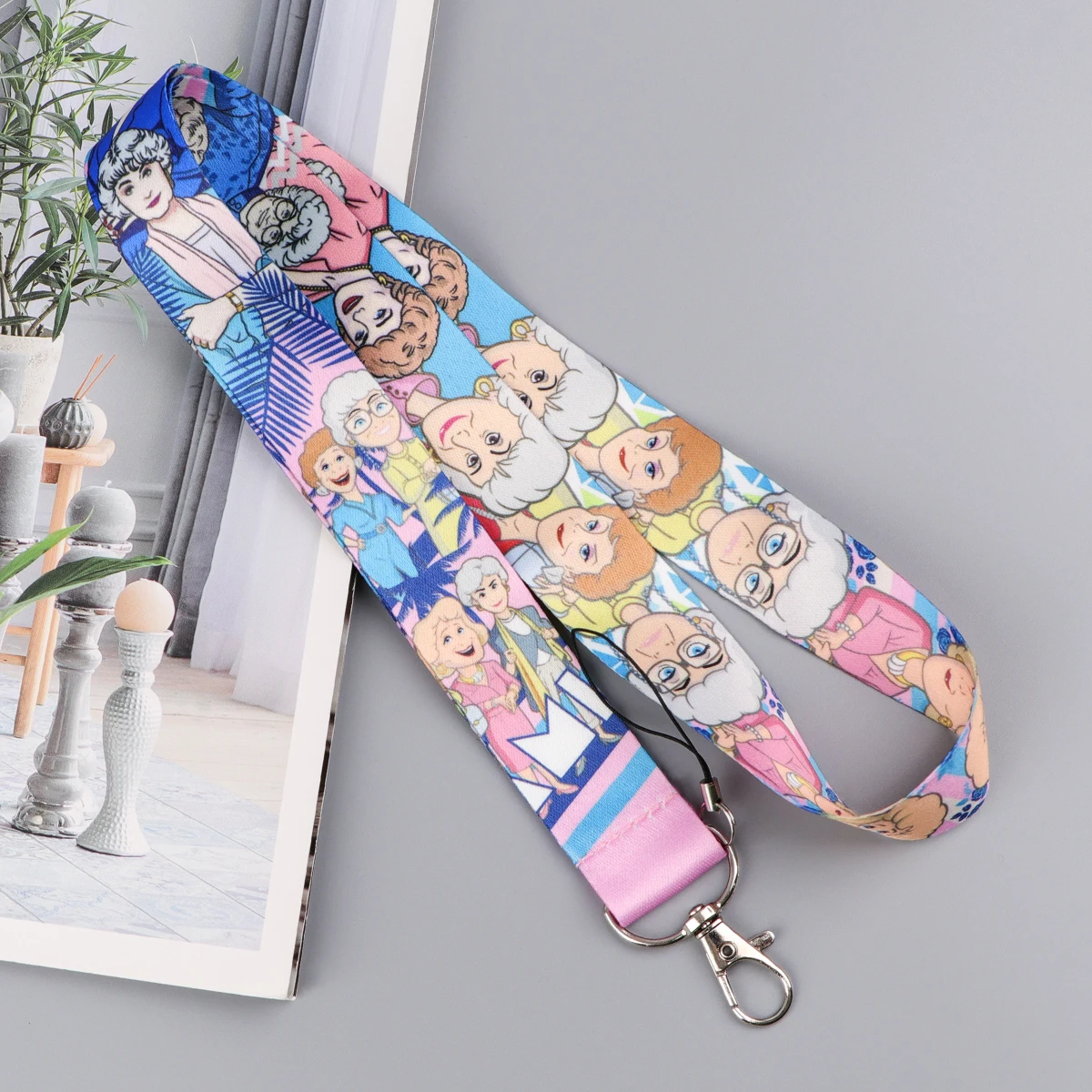 

Четыре женских ТВ-драмов, ремешок для ключей, цепочка для ключей, студенческая кредитная карта, подвеска для мобильного телефона, шейный ремешок, брелок, лариат, аксессуары, подарки