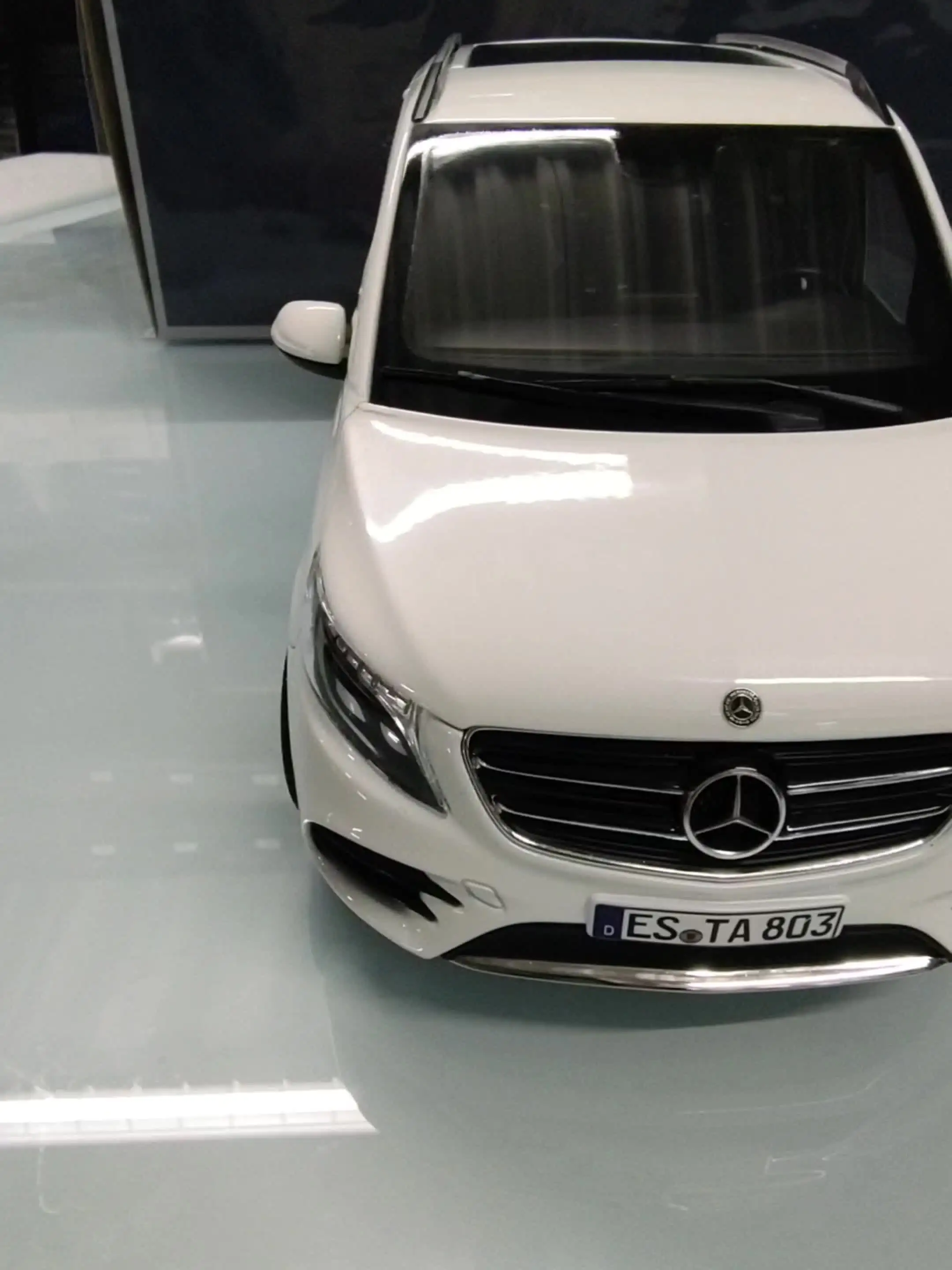 Norev 1:18 Mercedes-Benz V-Class AMG White Die-Cast Car