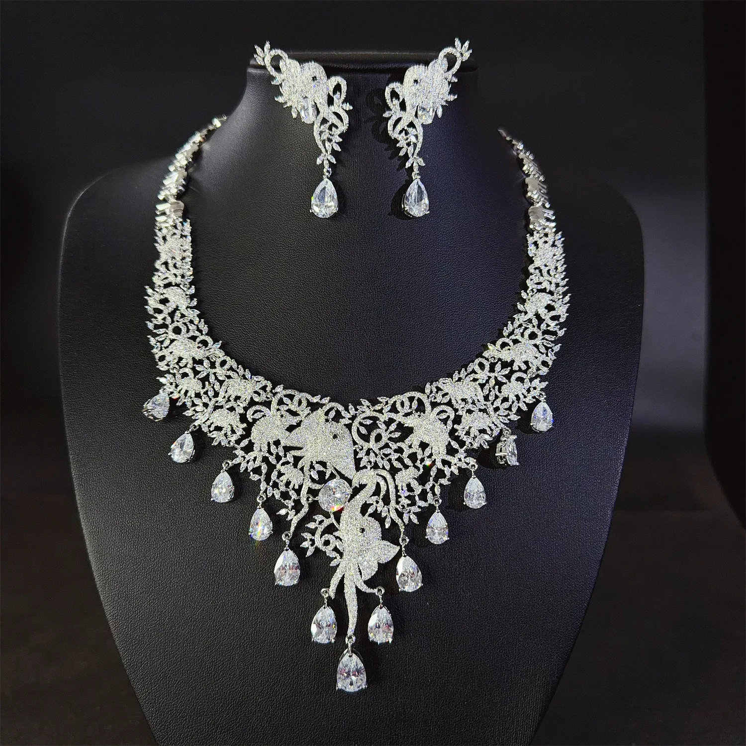 European and American Style stereo sliver color Elephant Necklace Earrings Women's Dress Decorative Jewelry Wedding Gift M-903