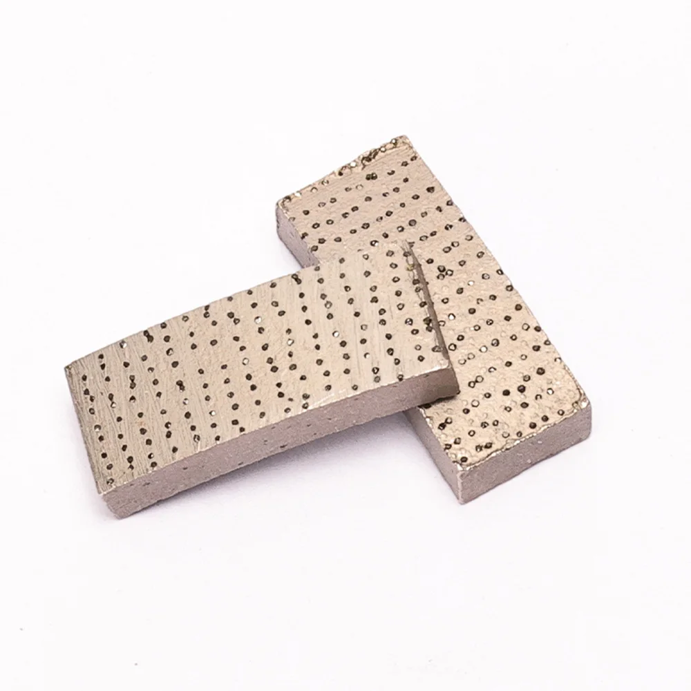 ダイヤモンドセグメントアレイ、24x45x10mm。コンクリートや鉄筋コンクリートの湿式掘削用コアドリルビット。